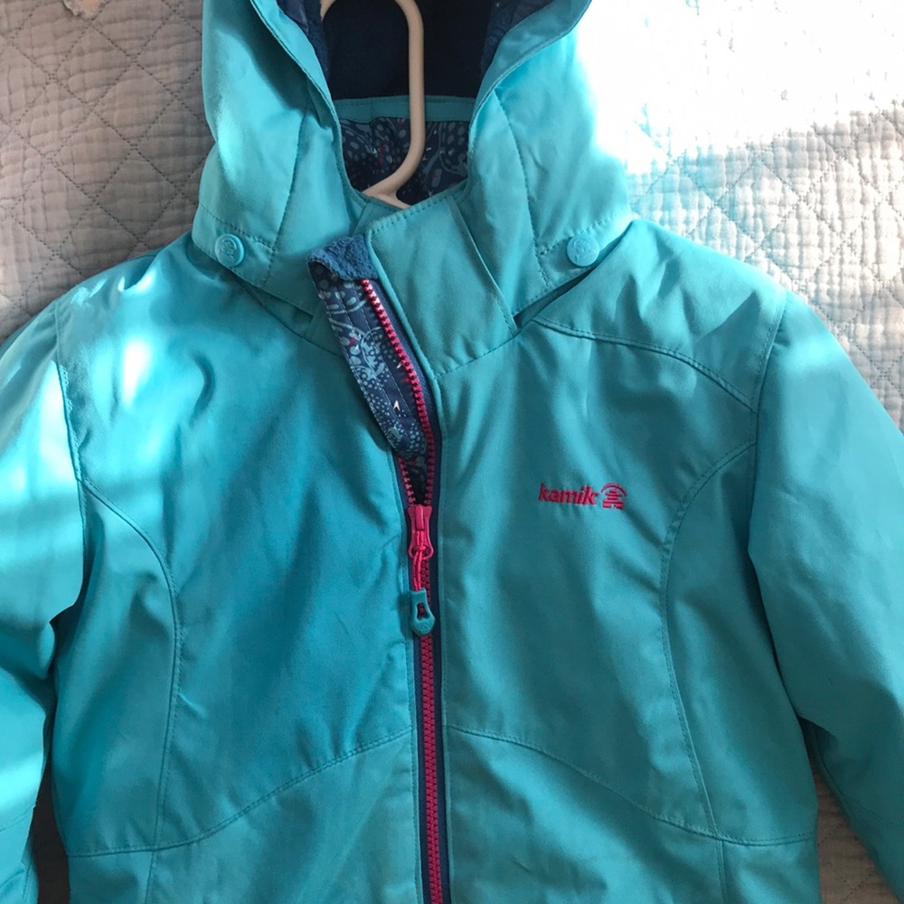 kids Kamik ski jacket with detachable hood.